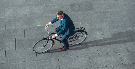 Hombre en bicicleta
